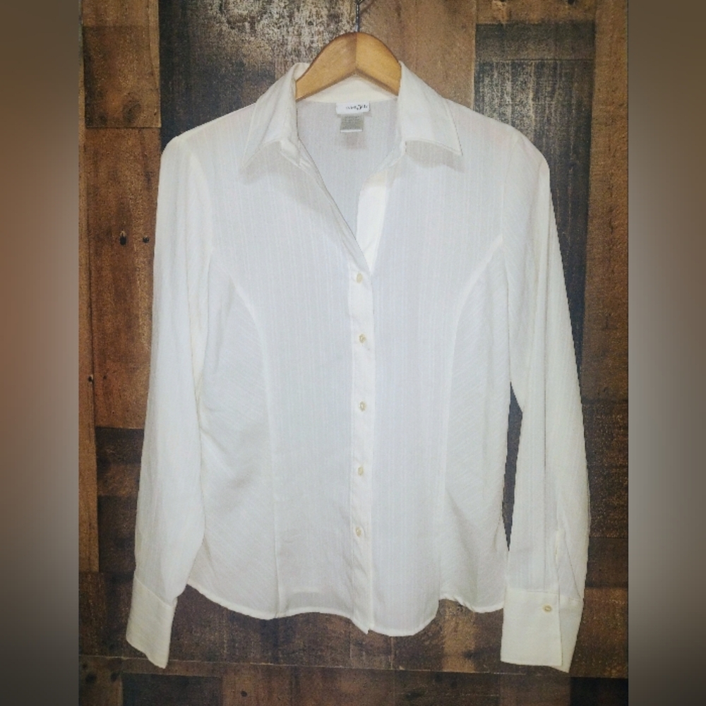 East 5th Pleated Button Front Long Sleeve White Dress Shirt Size Small - Picture 2 of 6